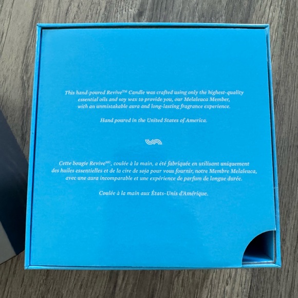 Double-Wick Revive Soy Candle in Sea Salt & Vanilla - Picture 4 of 8